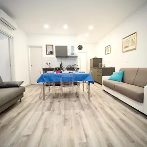 Dimora Sottoripa 24 Di Fronte All'acquario - Genovabnb It Apartment Genua